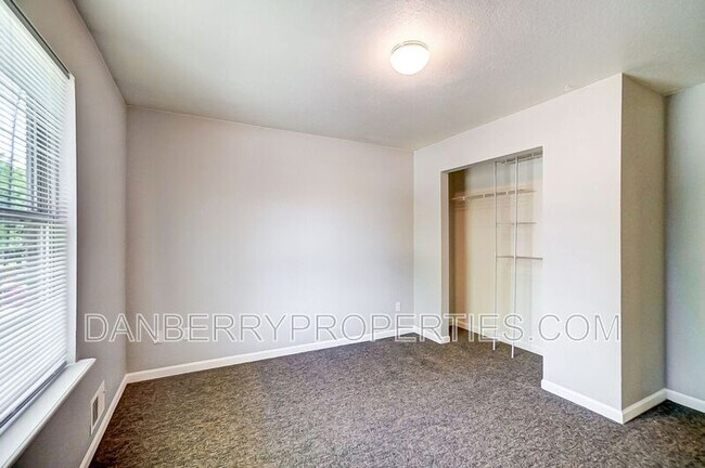 Building Photo - 3571 Turret Green Dr