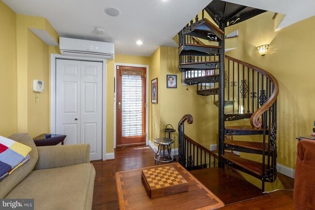 Building Photo - 928 Irving St