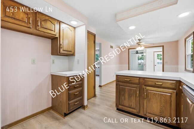 Building Photo - 453 Willow Ln