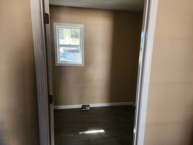 Building Photo - 604 Zoe Cir