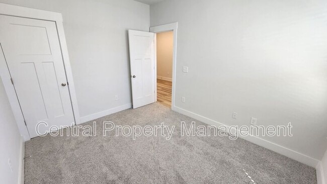 Building Photo - 143 Dalmatian Dr