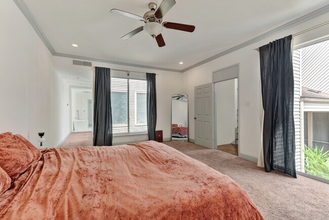 Building Photo - 1022 Forest Home Dr