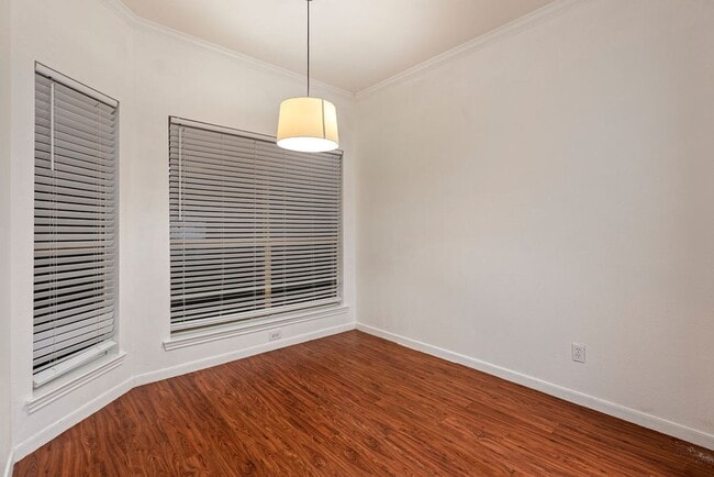 Building Photo - Amazing 1 bedroom, 1 bathroom Condo in Montevista!