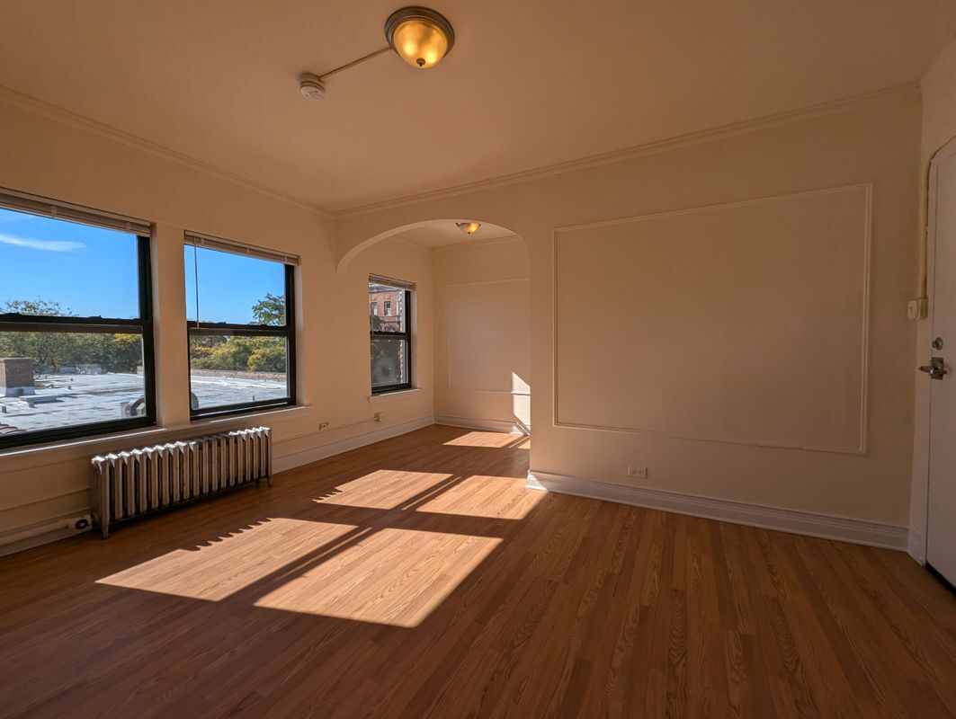 Building Photo - 5417 N Kenmore Ave