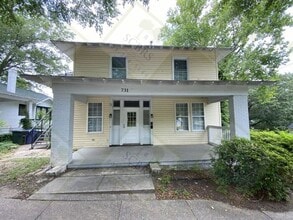 Building Photo - Spacious 6 Bedroom, 3 Bathroom Home Near U...