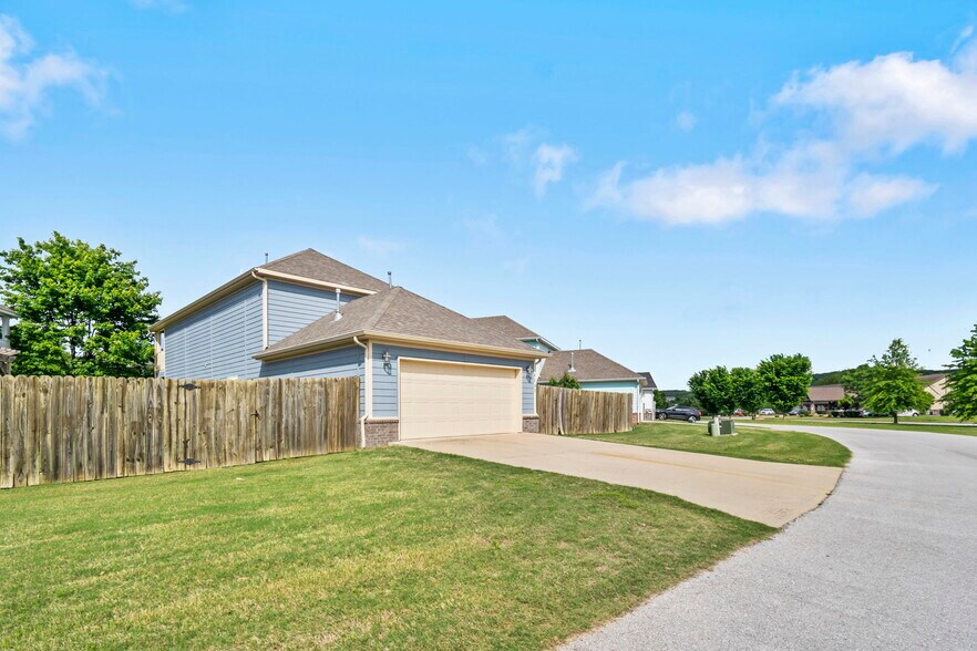 Building Photo - 4263 West Marlowe Lane