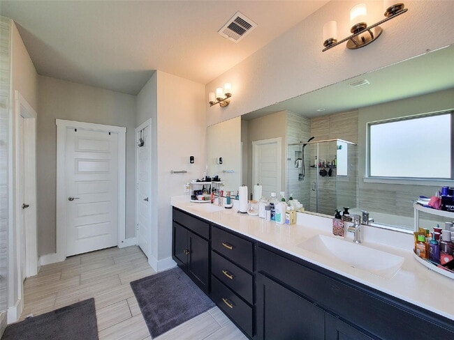Building Photo - "Spacious 4-Bedroom Haven in Katy, TX with 3.5 Baths – Your Ideal Family Retreat Awaits!"