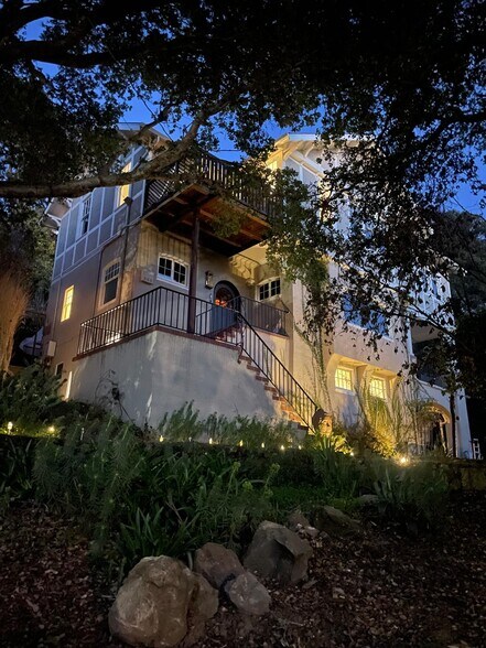 Building Photo - 23 Hillside Ct