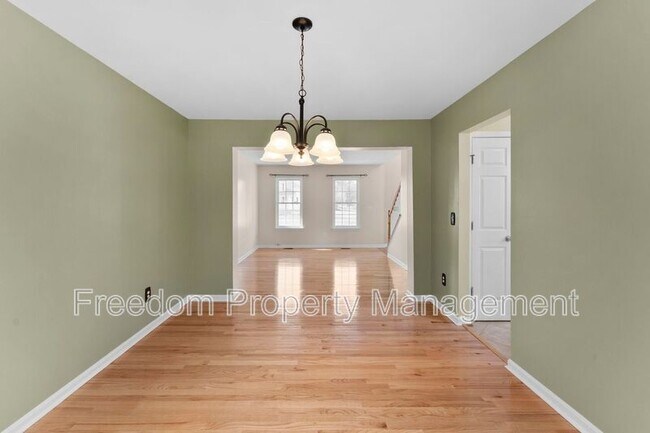 Building Photo - 9140 Worthington Dr
