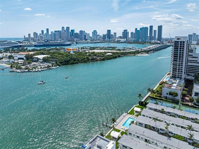 Building Photo - 1130 Venetian Way