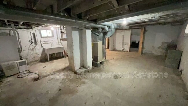Building Photo - 303 Lexington Ct