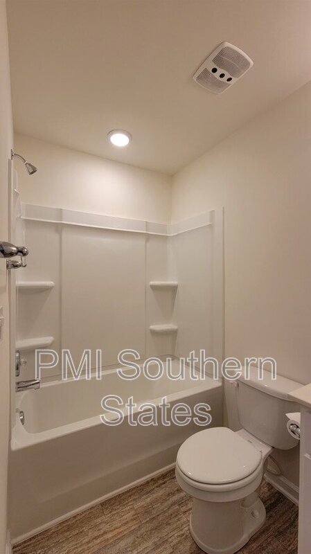 Building Photo - 31 Moorlyn Ln