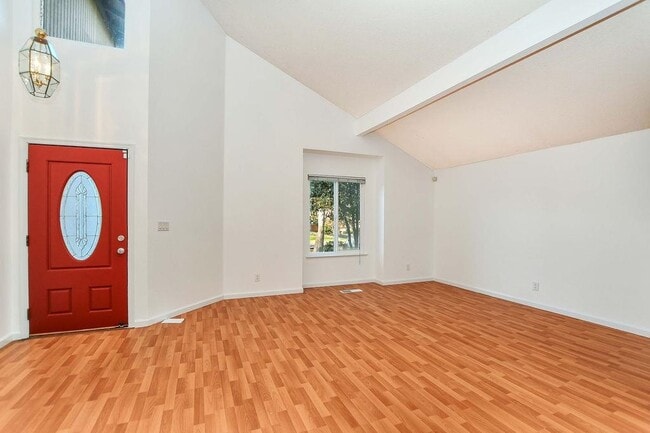 Building Photo - 805 Hawk Ct