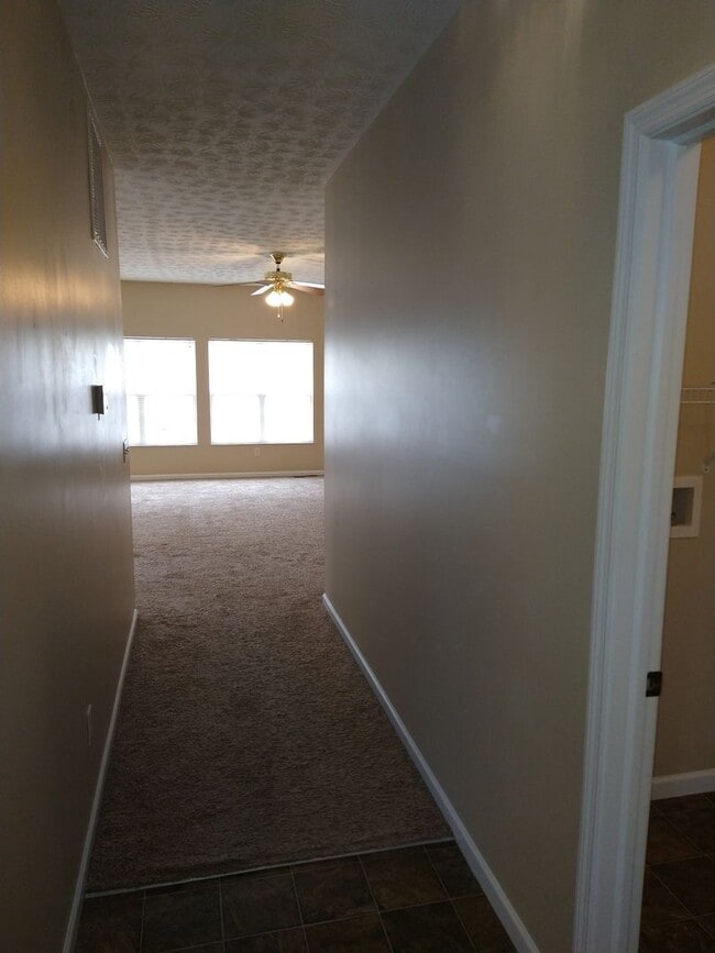 Building Photo - Your Next home is on a quiet cul-de-sac in Beavercreek!