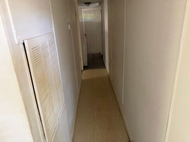 Building Photo - 3 bed 2 bath manufactures home available now