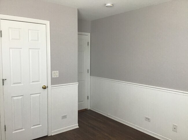 Building Photo - 1559 Parkside Dr