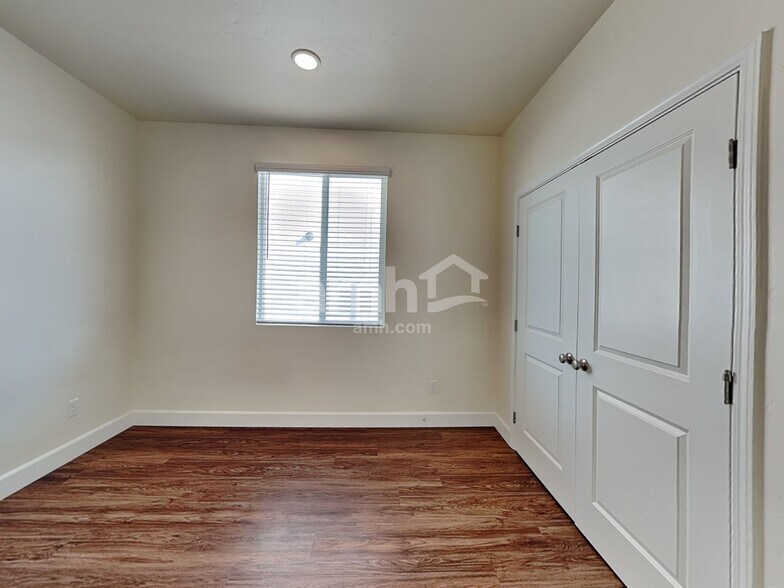 Building Photo - 5124 W Milliron Dr