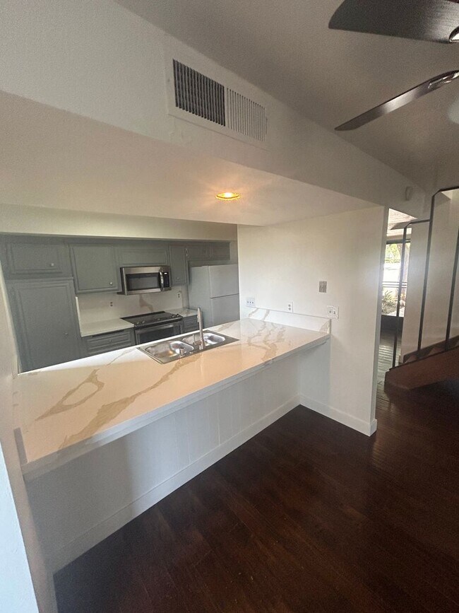 Building Photo - Beautiful Condo For Rent