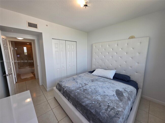 Building Photo - 1745 E Hallandale Beach Blvd