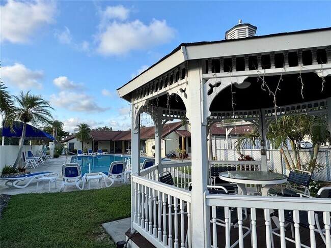 Building Photo - 1100 E Bay Dr