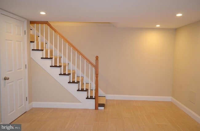 Building Photo - 206 S Courthouse Rd