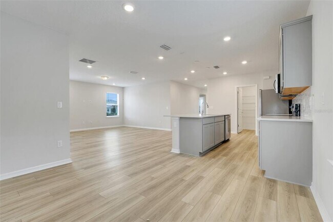 Building Photo - 7357 Ivy Tendril Ave