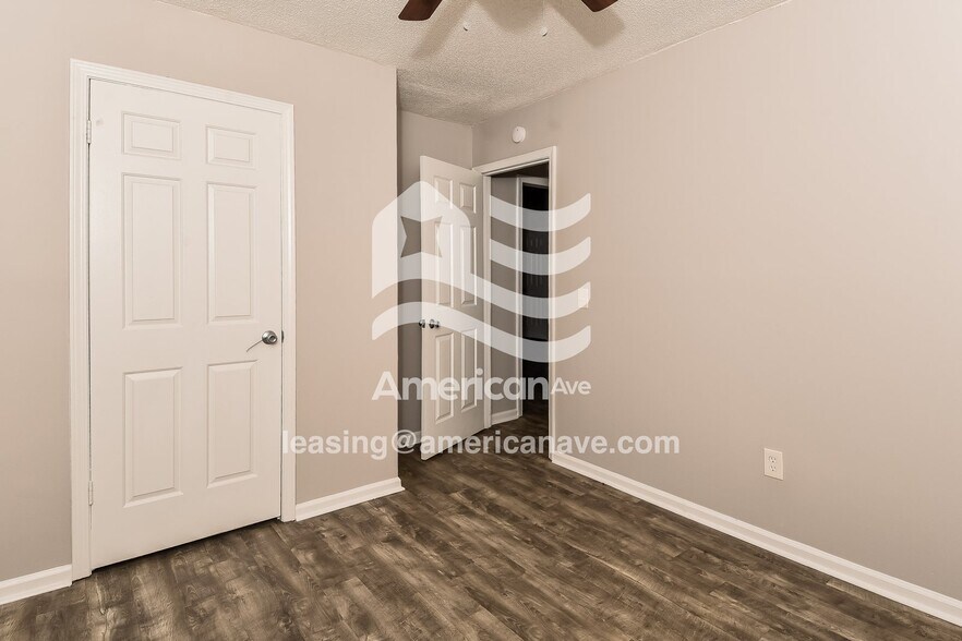 Building Photo - 241 Holmsbury Rd