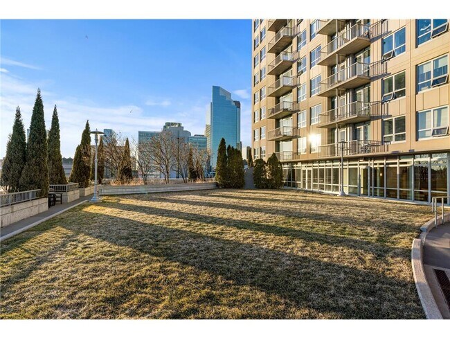 Building Photo - 929 Portland Ave