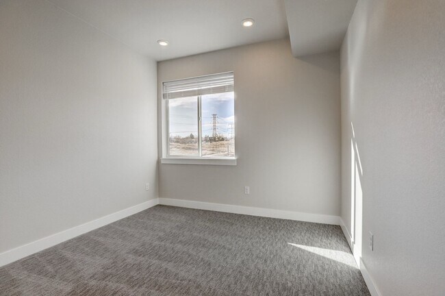 Building Photo - Modern 2 bedroom 2 bathrooms available in ...