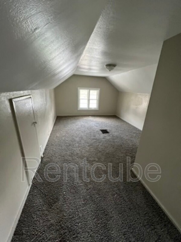 Building Photo - 915 Pleasant St