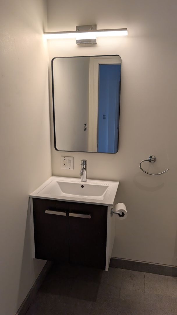 Building Photo - Spacious three-story 4BR/3BA single family...