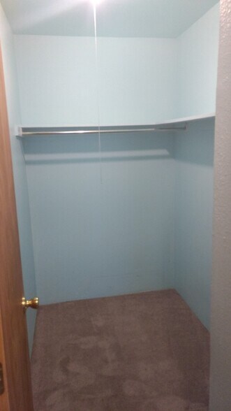 Building Photo - 1612 Cottonwood Dr