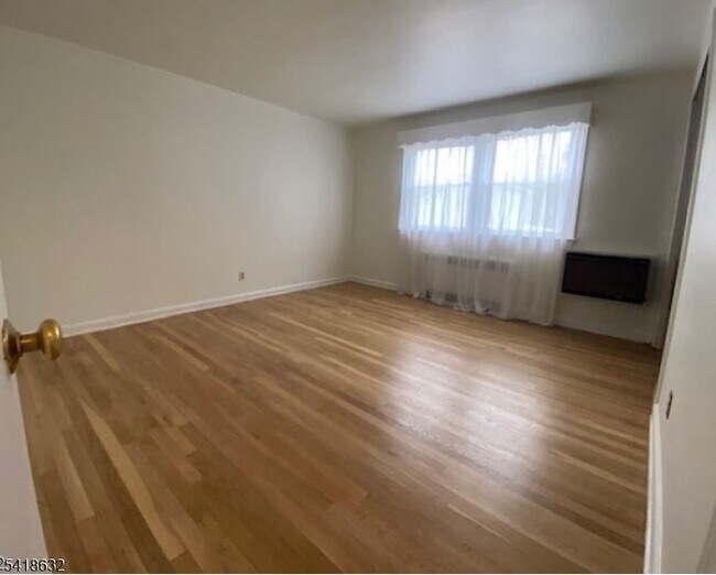 Building Photo - 1968 Vauxhall Rd