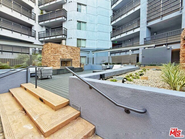 Building Photo - 629 Traction Ave