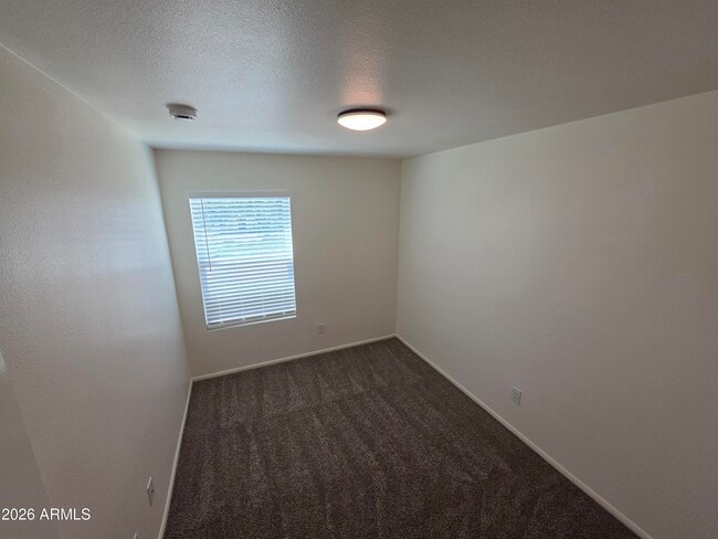 Building Photo - 731 E Vaughn Dr