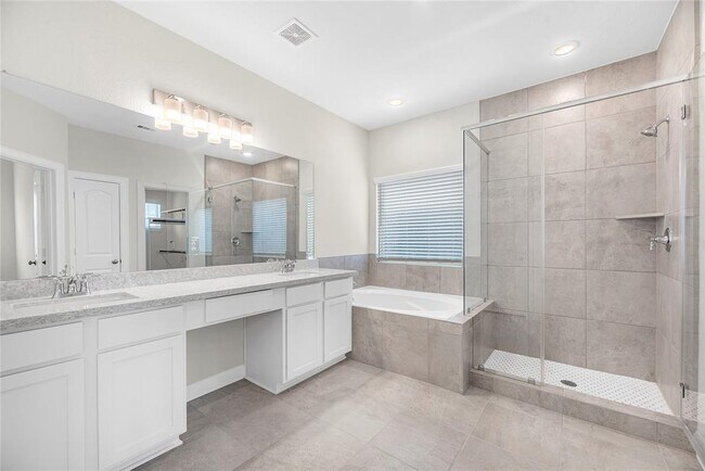 Building Photo - 11908 Briarwood Hill Way
