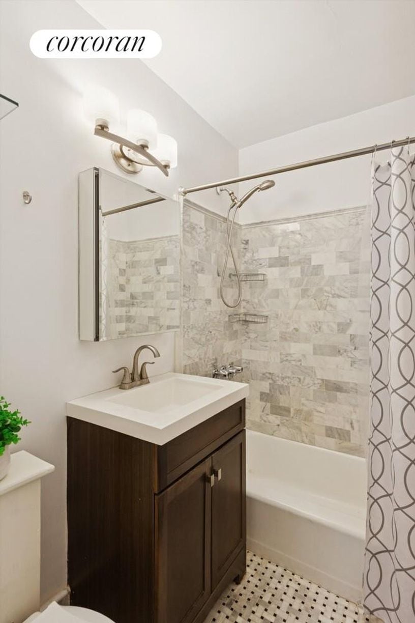 Building Photo - 205 E 89th St