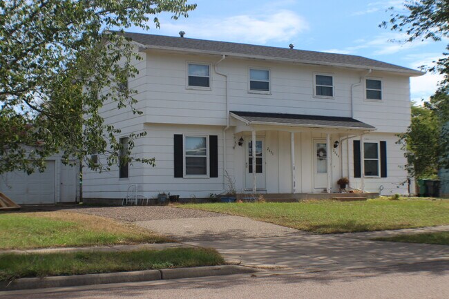 Primary Photo - 2651 Western Ave
