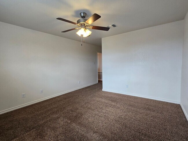 Building Photo - RENT REDUCTION & SPECIAL - AVAILABLE NOW!