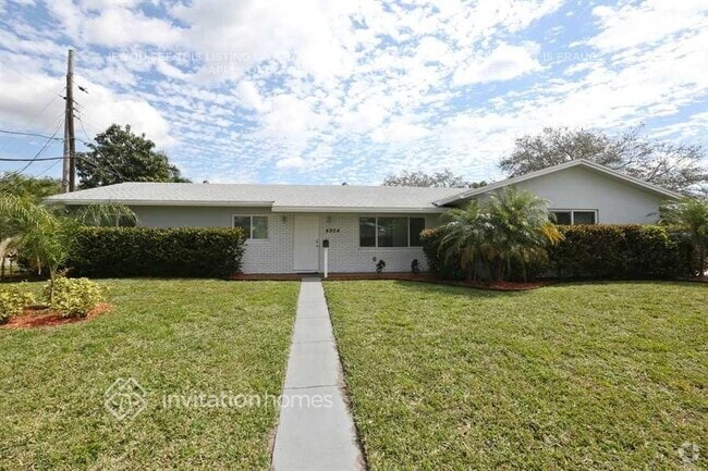 Building Photo - 4904 SW 90th Ave