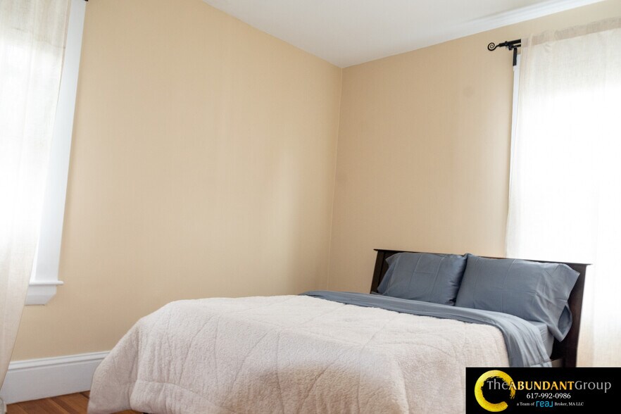 Building Photo - 133 Otis St