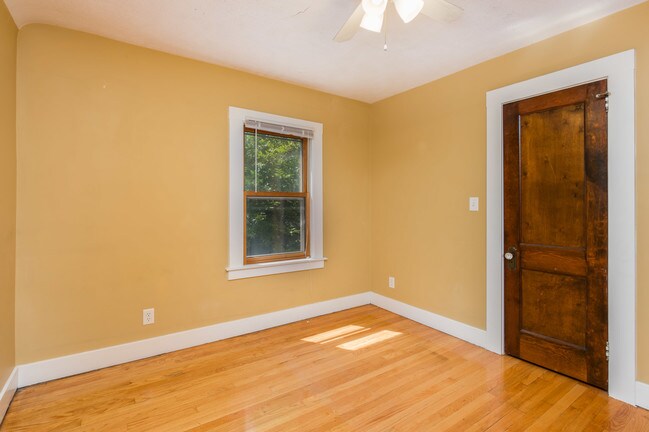 Building Photo - 606 Valley Ave NW