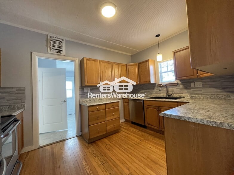 Building Photo - 4130 1st Ave S