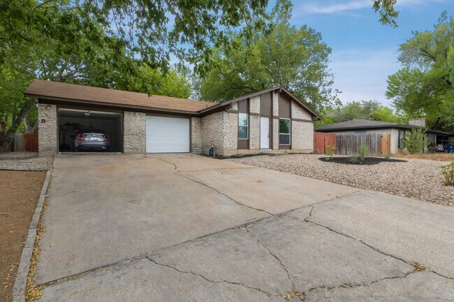 Building Photo - 2517 Glen Springs Way