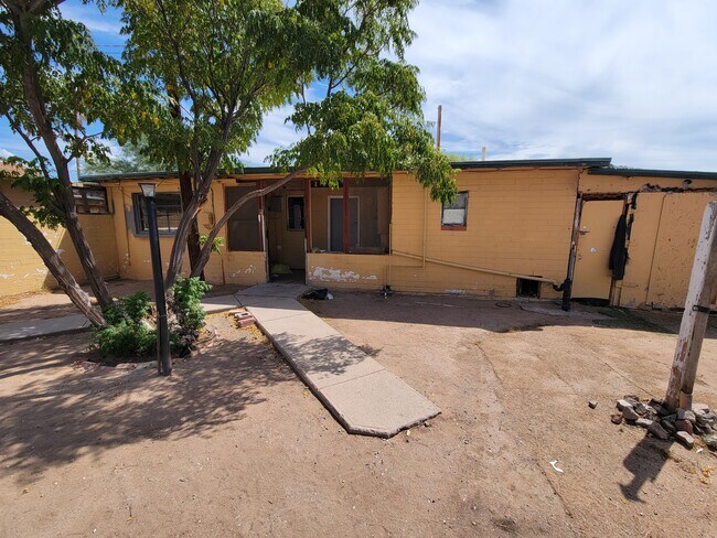 Building Photo - 461 W Thurber Rd