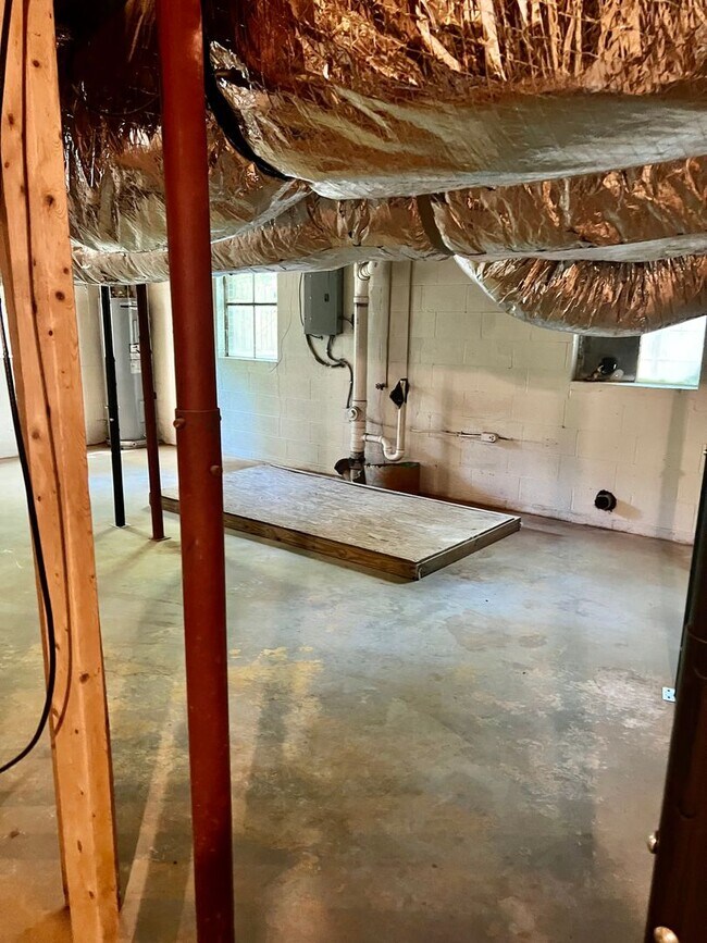 Building Photo - 3 Bedrooms, 2 Bath Home for Rent