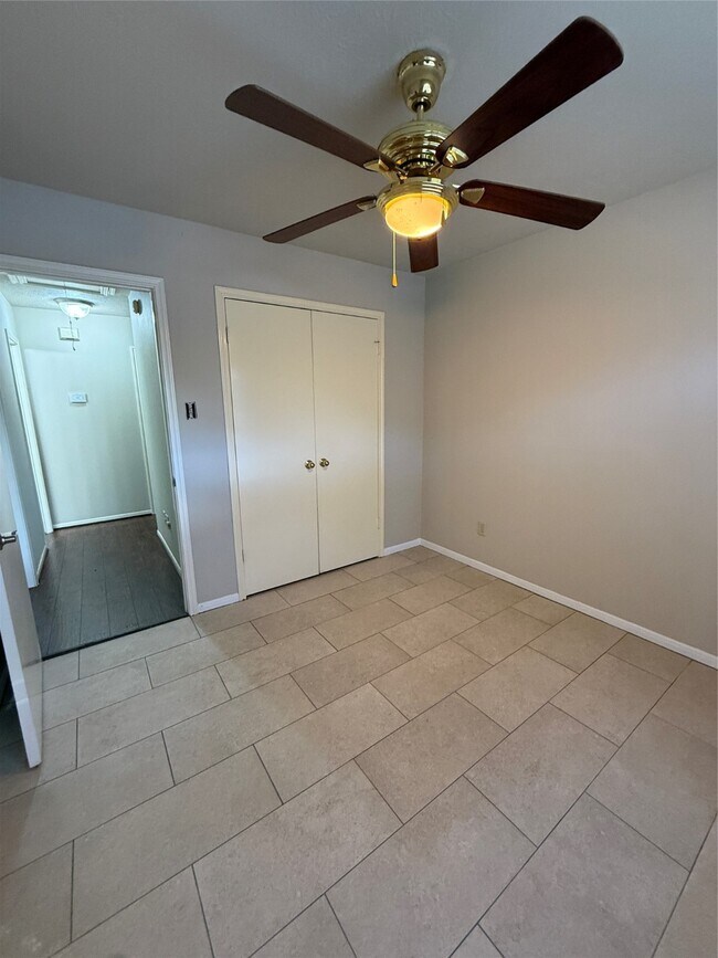 Building Photo - 5026 Tealgate Dr