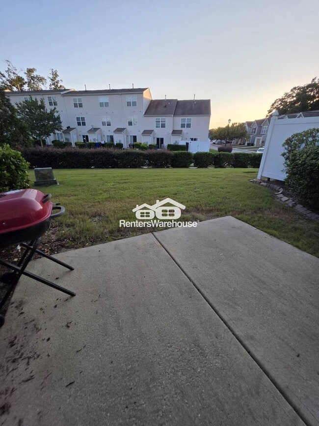 Building Photo - Beautiful 3-bedroom townhome in North Rale...