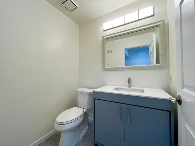 Building Photo - Located in Century City Adjacent to Beverly Hills!