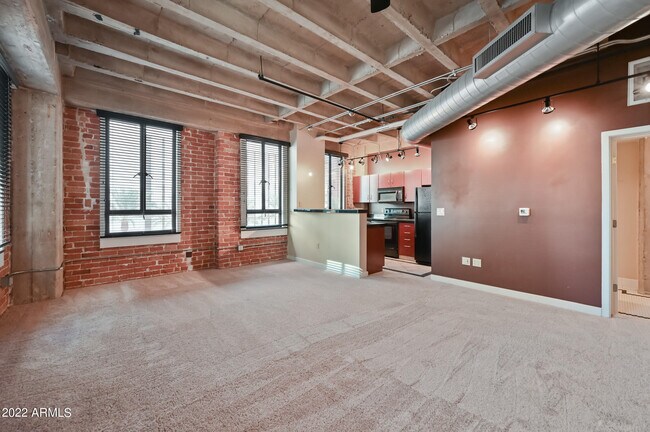 Building Photo - 114 W Adams St